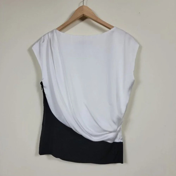 Vince Camuto Woman's Blocked Black and White Sleeveless‎ Blouse PM - Picture 8 of 13